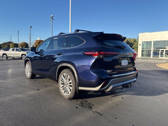 Used 2025 Toyota Highlander Platinum AWD/4WD image 5