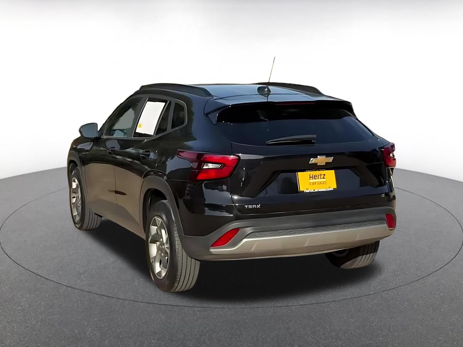 Used 2025 Chevrolet Trax LT w/ LT Convenience Package FWD image 11