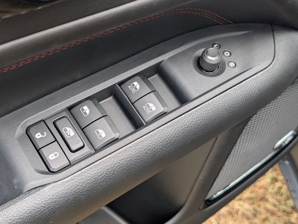 New 2026 Jeep Compass Trailhawk w/ Sun, Sound & Navigation Group AWD/4WD image 9