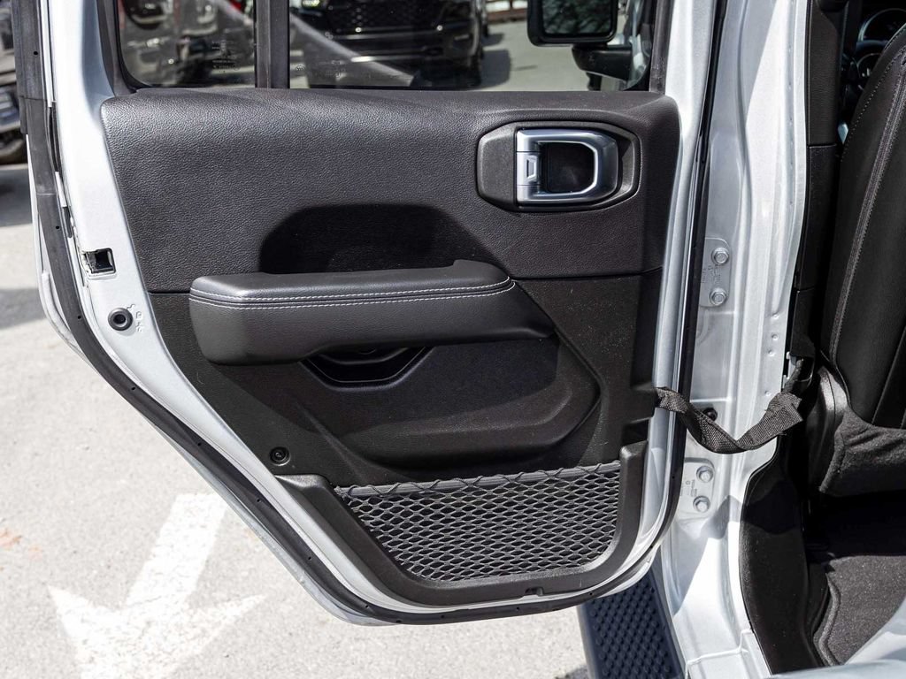 Used 2023 Jeep Wrangler Unlimited Sahara w/ Cold Weather Group AWD/4WD image 10