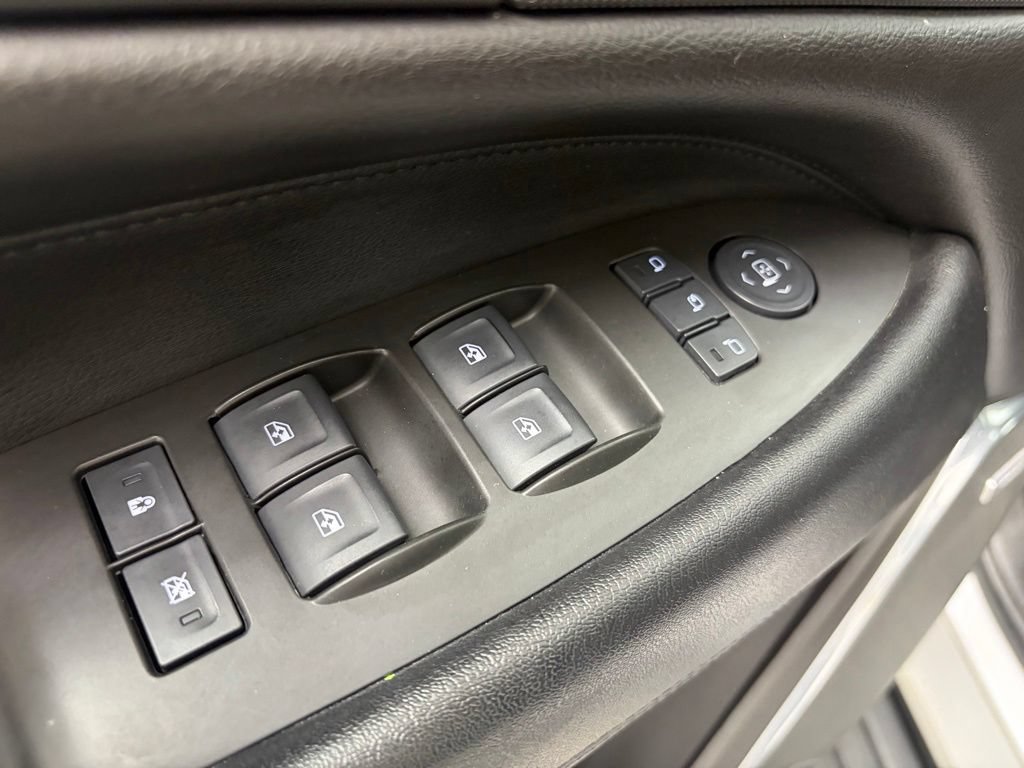 Used 2017 Cadillac Escalade ESV Luxury AWD/4WD image 8