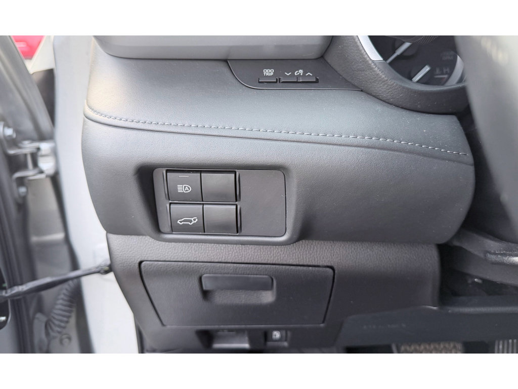 Used 2021 Toyota Highlander XLE image 12