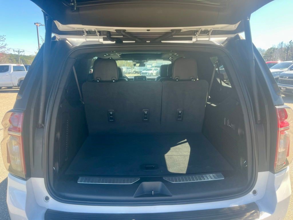 Certified 2023 Chevrolet Suburban Z71 w/ Luxury Package AWD/4WD image 5