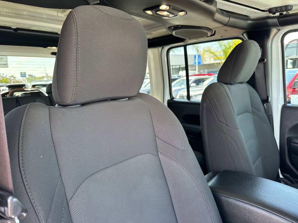Certified 2023 Jeep Wrangler Unlimited AWD/4WD image 16
