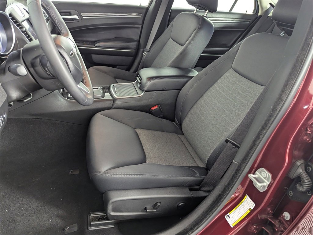 Used 2022 Chrysler 300 Touring image 12