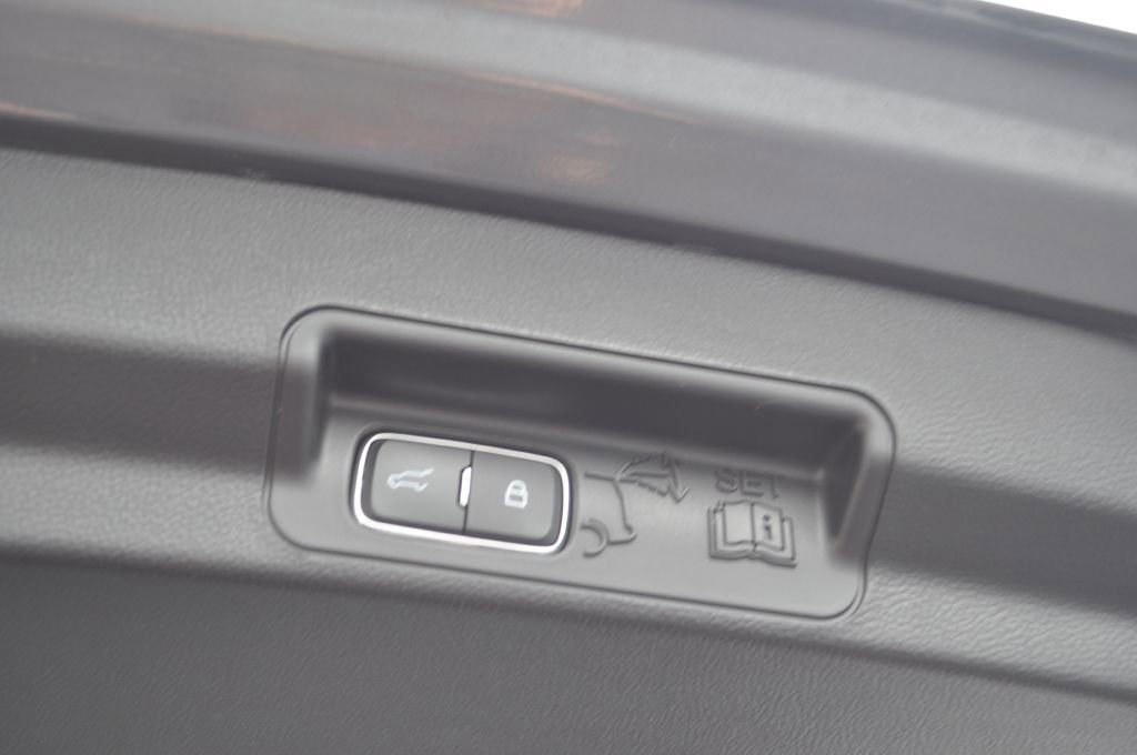 Used 2024 Ford Explorer XLT w/ Equipment Group 202A image 23