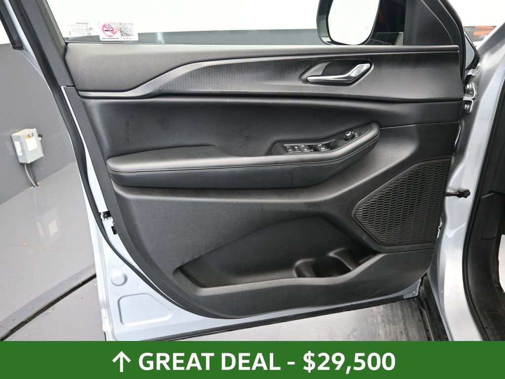 Used 2024 Jeep Grand Cherokee Altitude image 19