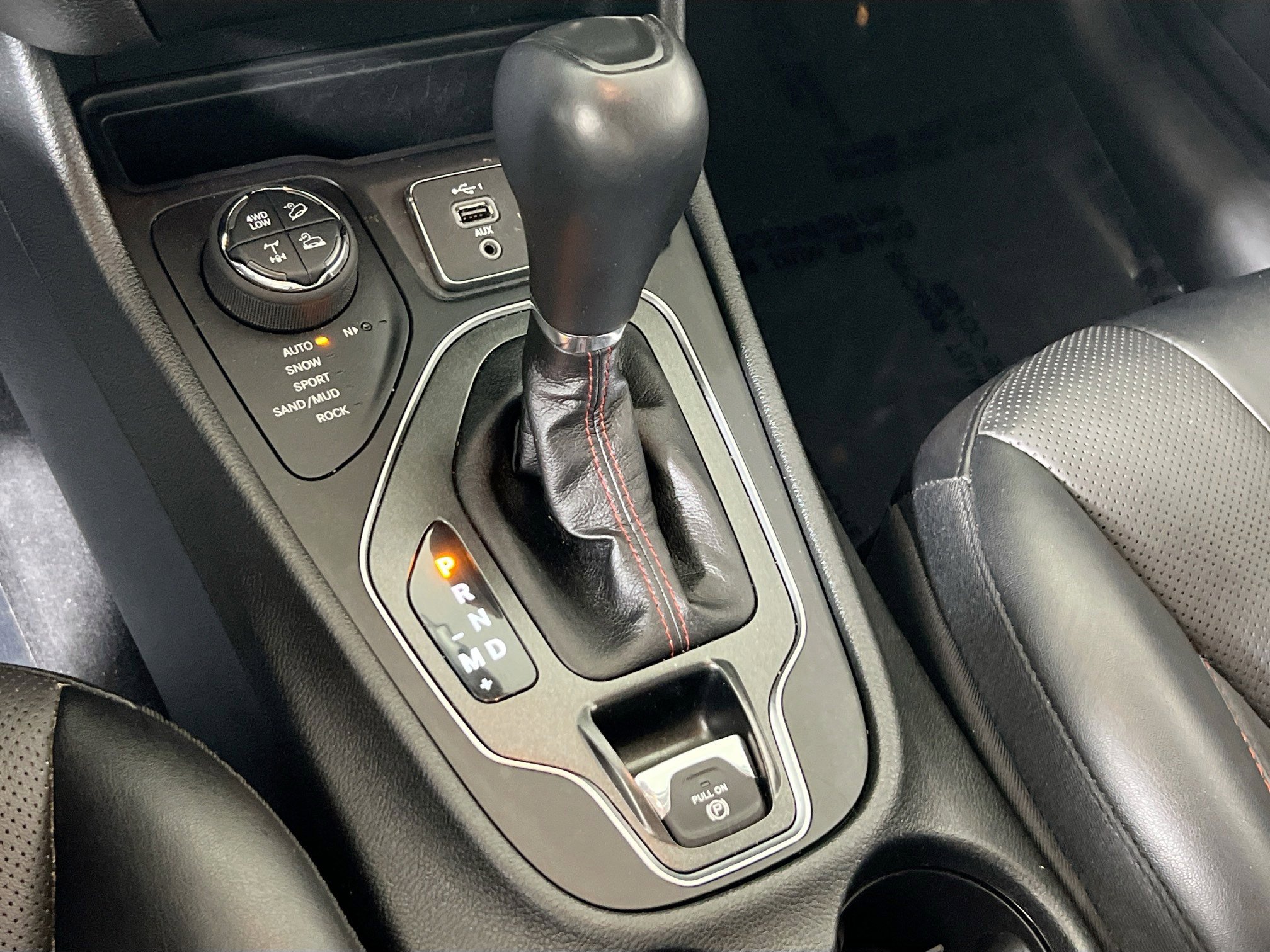 Used 2022 Jeep Cherokee Trailhawk w/ Premium Leather Package image 15