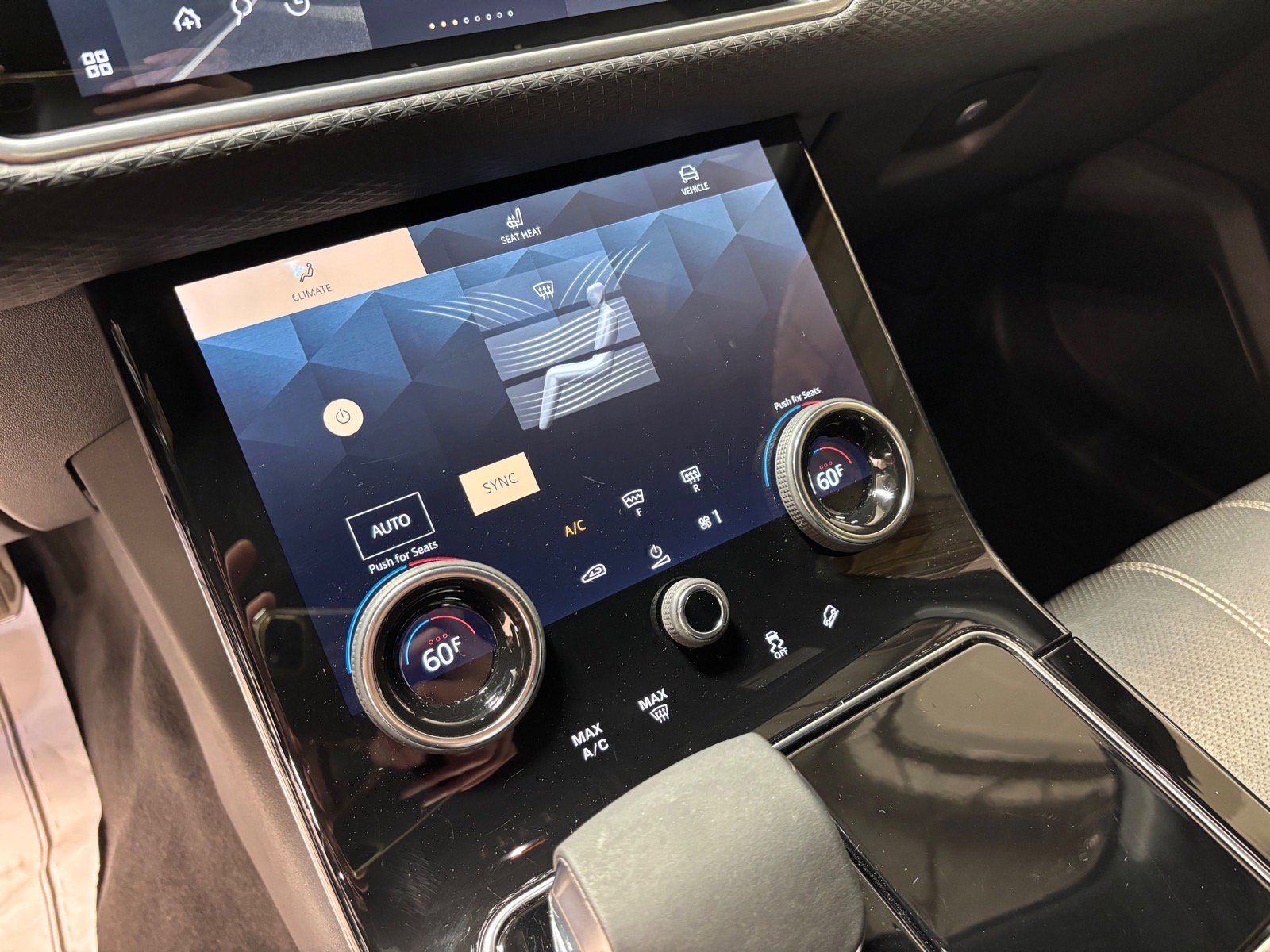 Used 2022 Land Rover Range Rover Velar R-Dynamic S AWD/4WD image 16