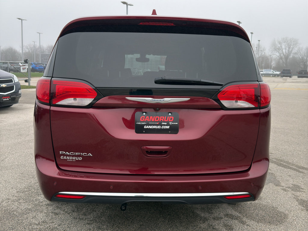 Used 2017 Chrysler Pacifica Touring-L image 7