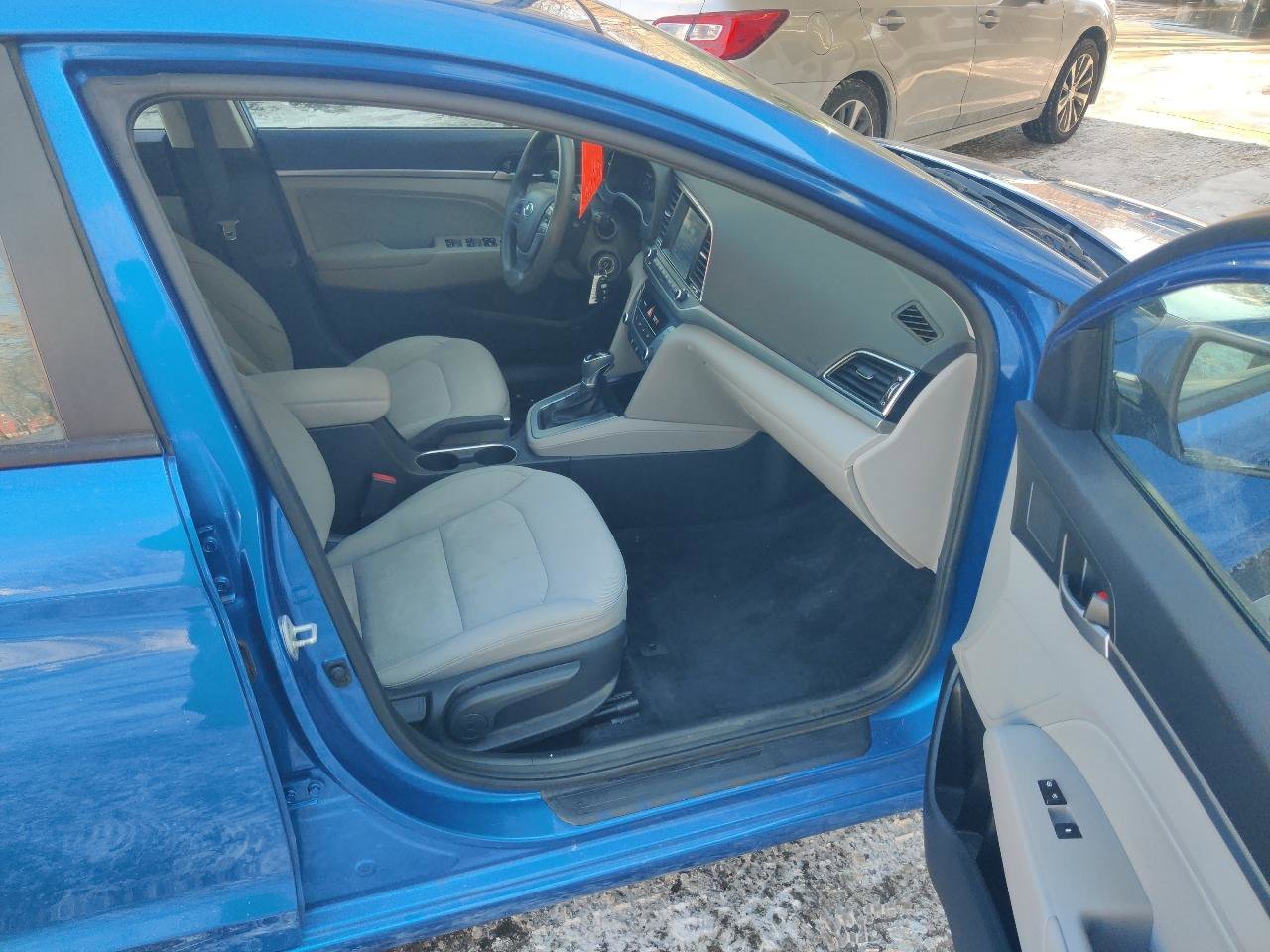 Used 2017 Hyundai Elantra SE image 14