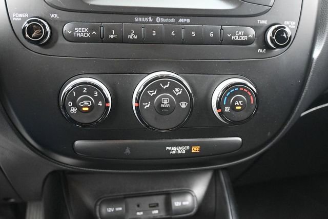 Used 2015 Kia Soul FWD image 19