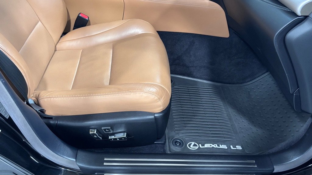 Used 2015 Lexus LS 460 L image 18