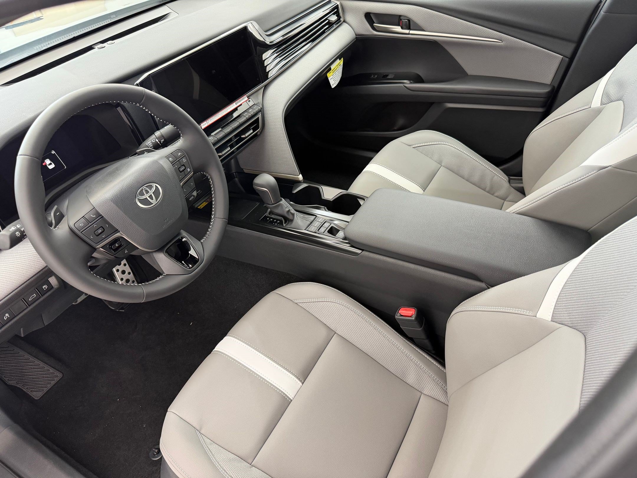 Used 2026 Toyota Camry SE w/ Multimedia Upgrade Package FWD image 4