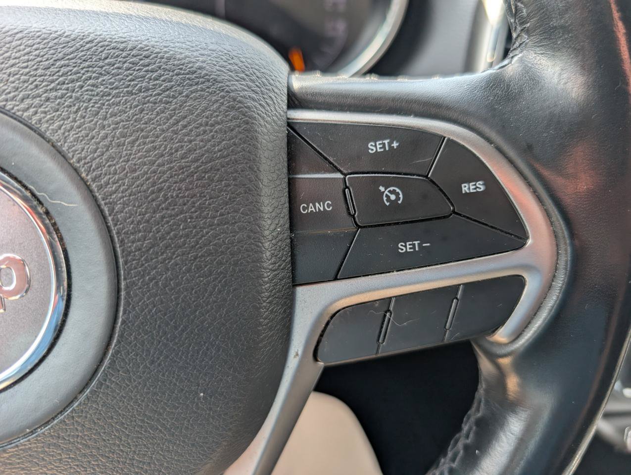 Used 2021 Jeep Grand Cherokee Laredo AWD/4WD image 21