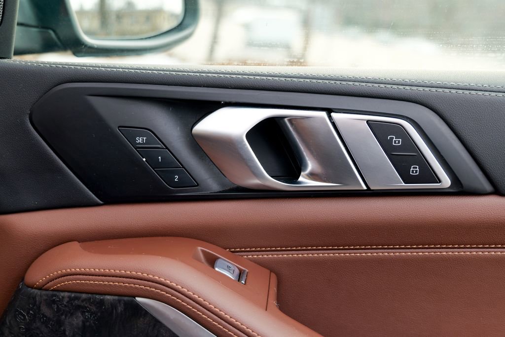 Used 2023 BMW X7 xDrive40i w/ Premium Package image 38