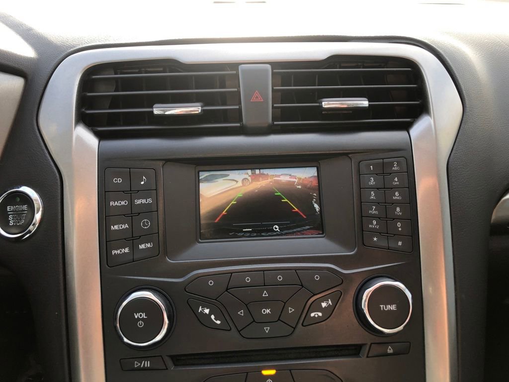 Used 2017 Ford Fusion SE image 19