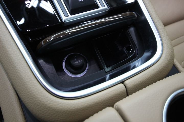 Used 2018 Porsche Panamera 4S image 25