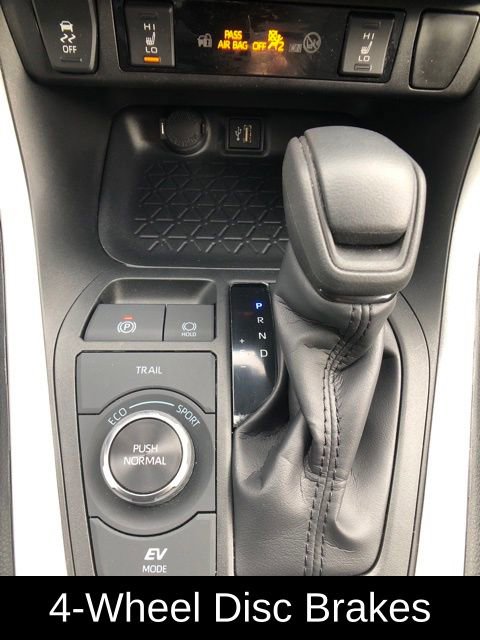 Used 2025 Toyota RAV4 XLE image 19