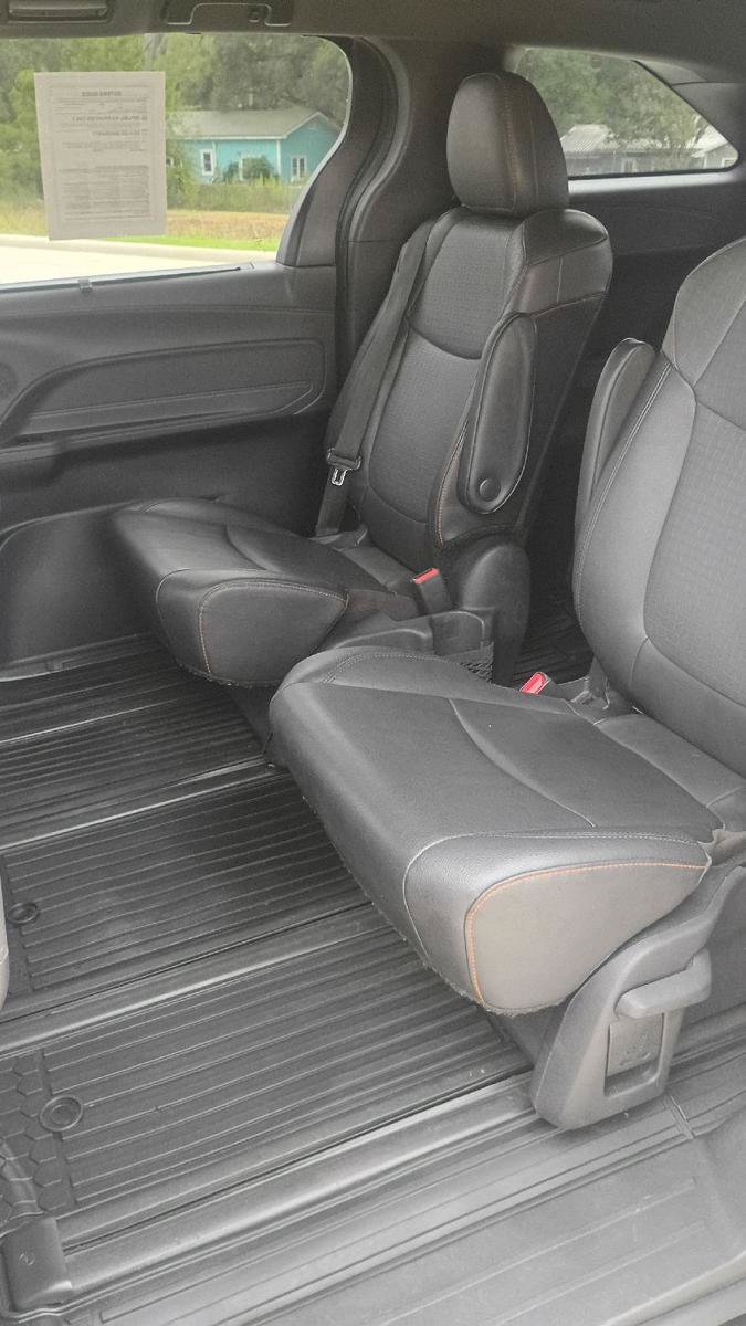 Used 2023 Toyota Sienna XSE FWD image 13