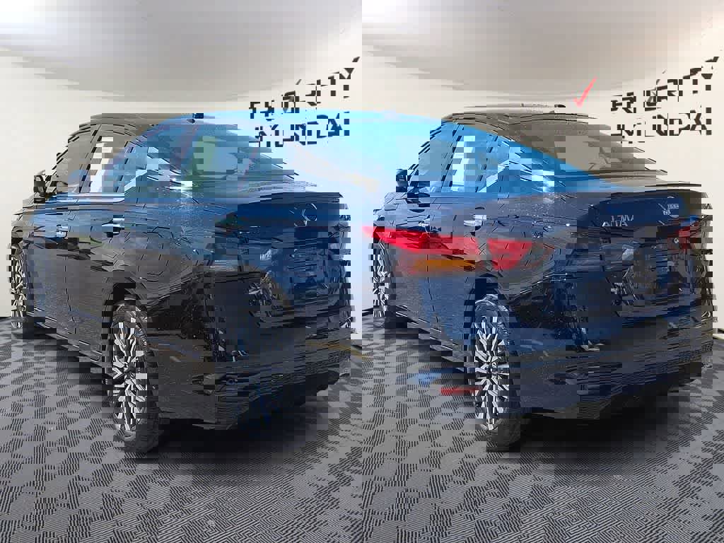 Used 2025 Nissan Altima 2.5 SV image 6