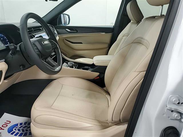 Used 2024 Jeep Grand Cherokee L Limited w/ Luxury Tech Group II image 9