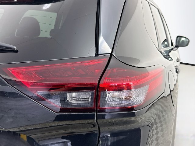 Used 2023 Nissan Rogue S FWD image 33
