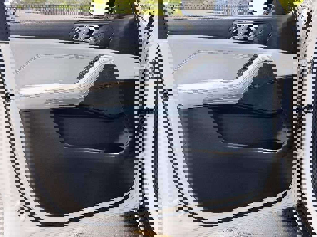 Used 2023 BMW X5 xDrive40i w/ Premium Package image 29