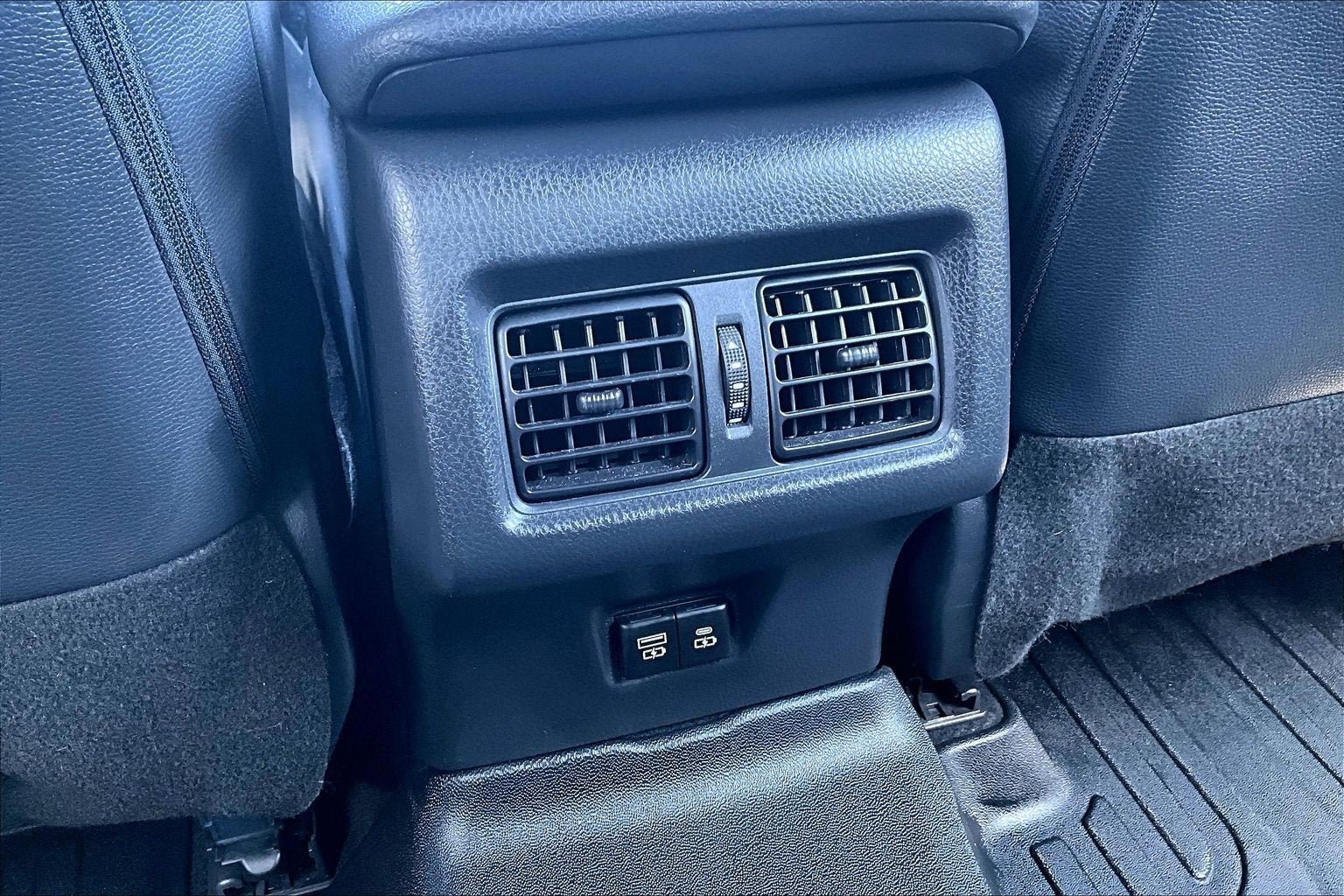 Used 2025 Toyota Camry SE FWD image 32