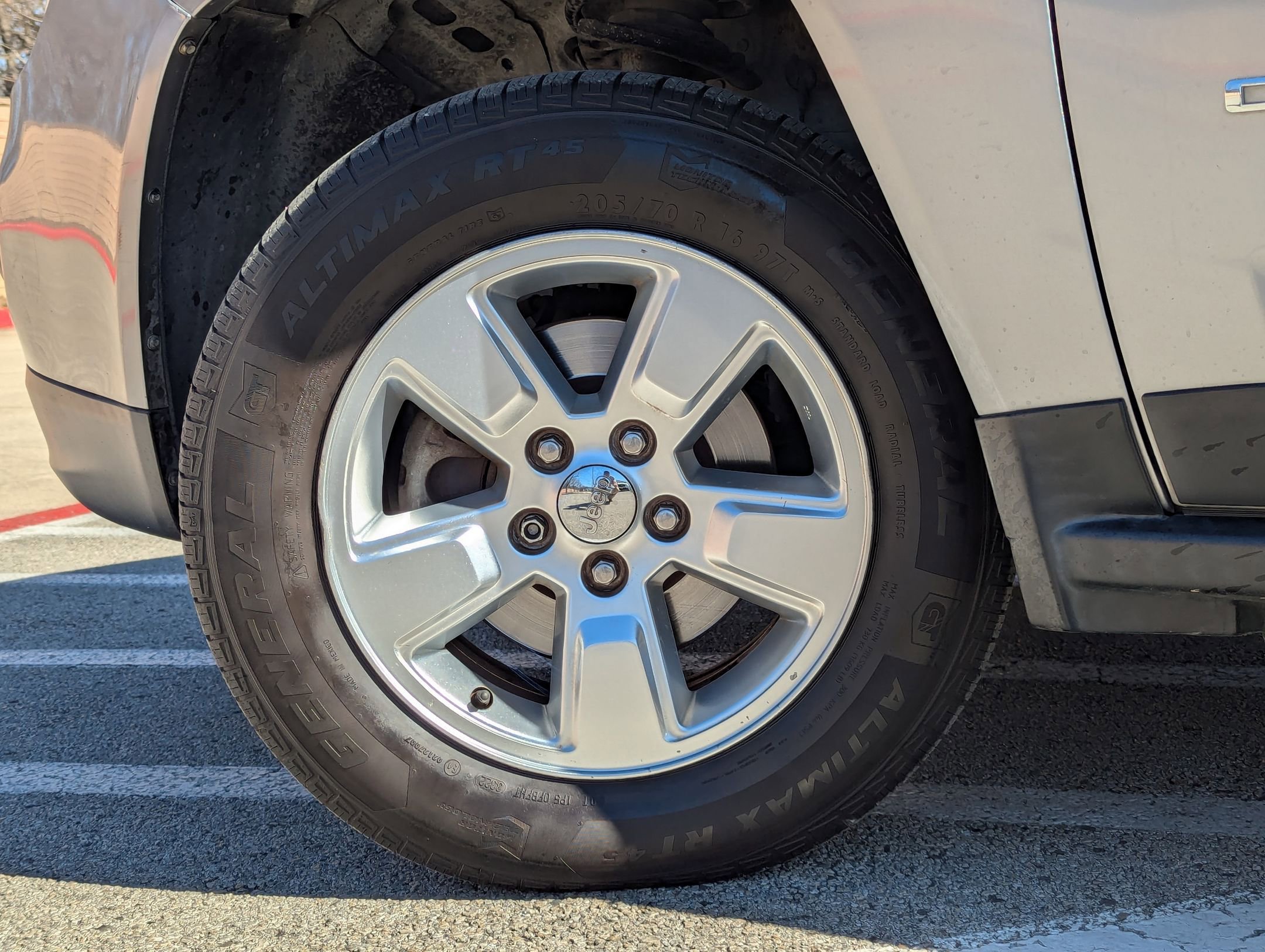 Used 2016 Jeep Compass Latitude image 29