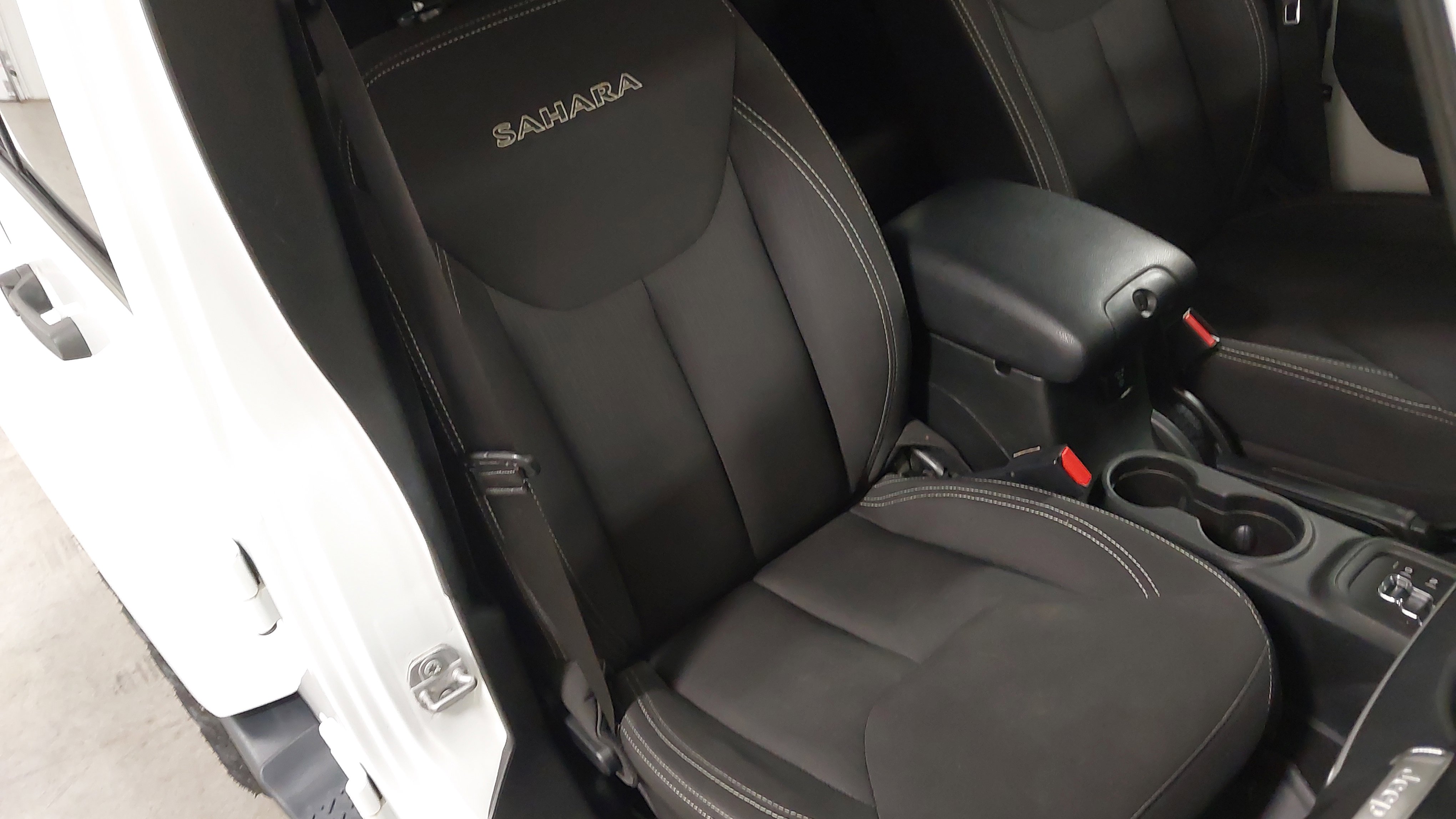 Used 2017 Jeep Wrangler Unlimited Sahara w/ Dual Top Group image 28