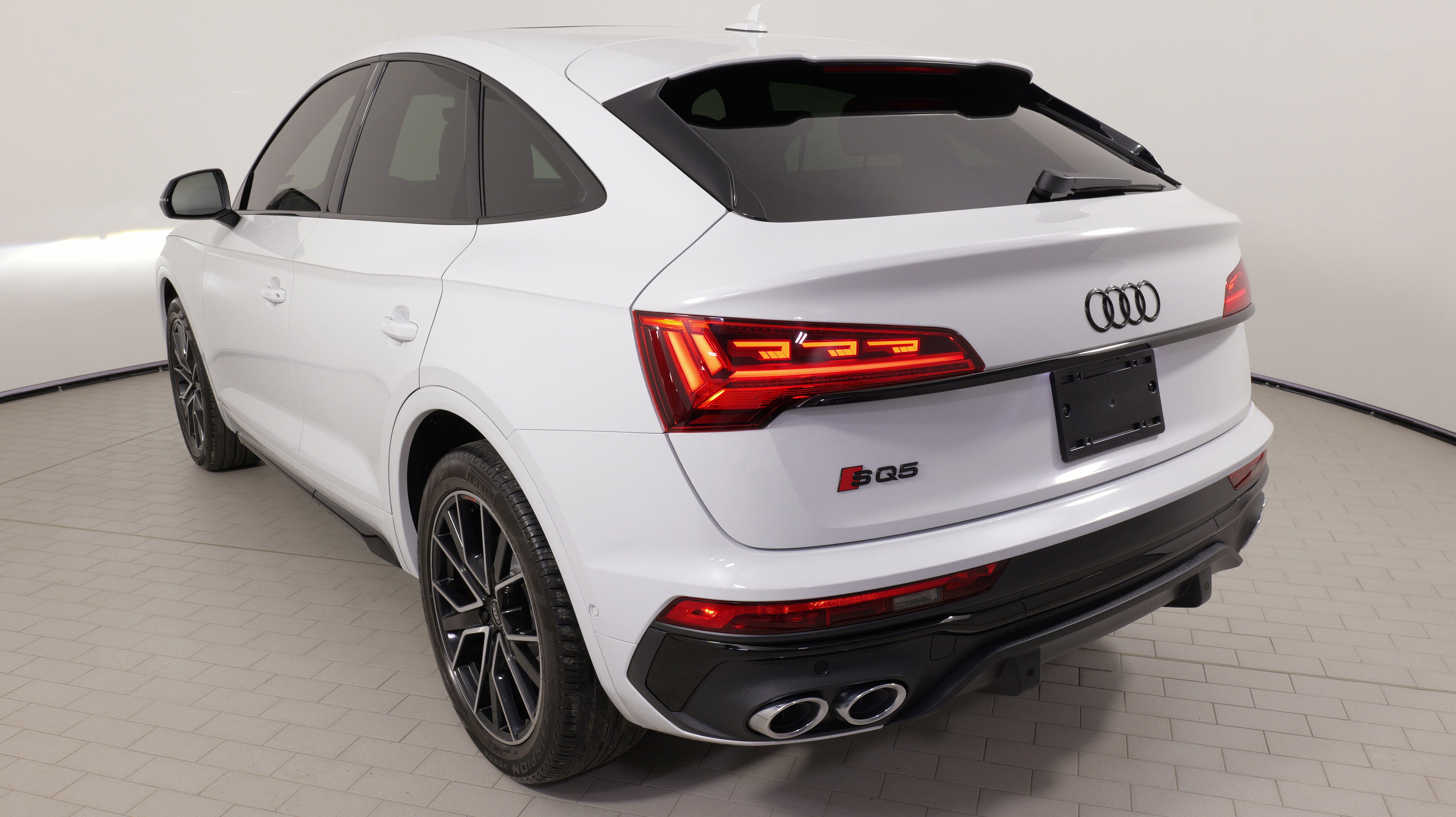 Used 2023 Audi SQ5 Prestige image 12