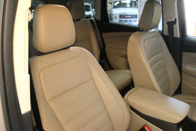 Used 2019 Ford Escape Titanium w/ U9j03 - Titanium Tow Package image 11