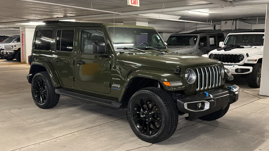 Used 2023 Jeep Wrangler Unlimited Sahara w/ Cold Weather Group AWD/4WD image 1