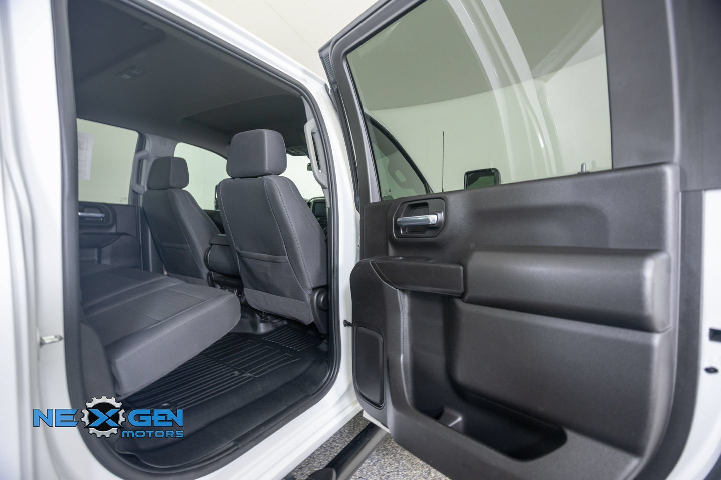 Used 2025 Chevrolet Silverado 2500 Custom w/ Custom Value Package AWD/4WD image 37