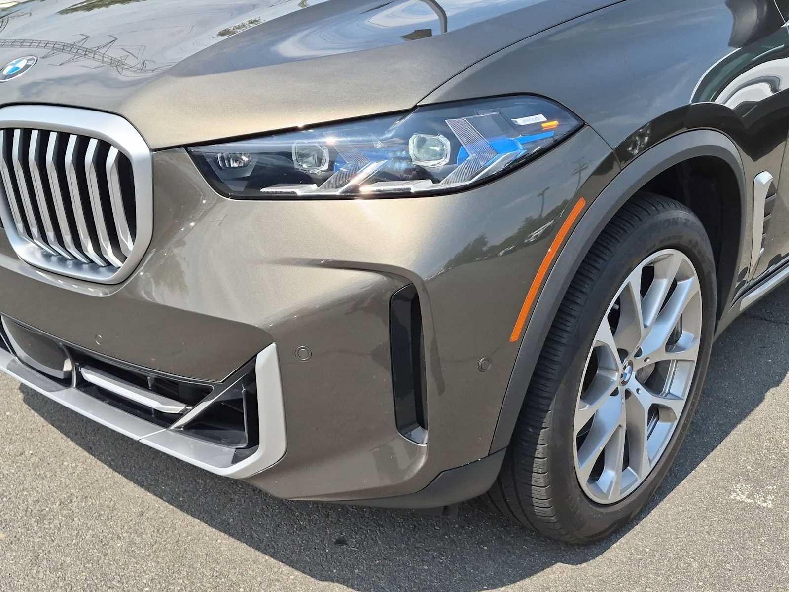 Used 2024 BMW X5 xDrive40i w/ Premium Package AWD/4WD image 11