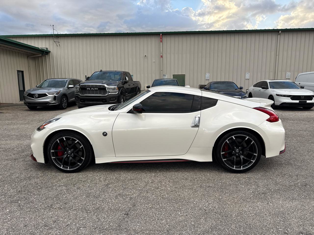 Used 2017 Nissan 370Z NISMO image 8