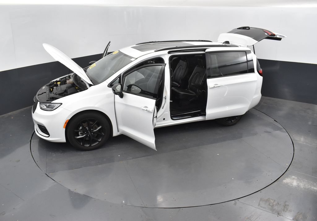 Used 2025 Chrysler Pacifica Limited FWD image 57