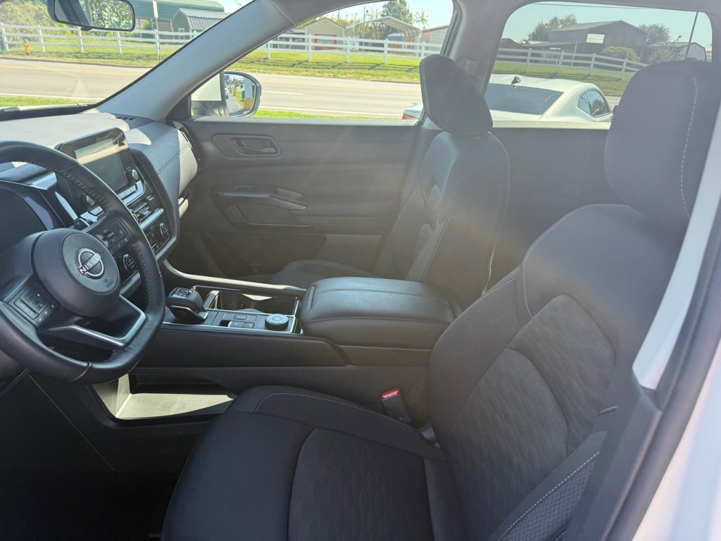 Used 2024 Nissan Pathfinder SV image 9