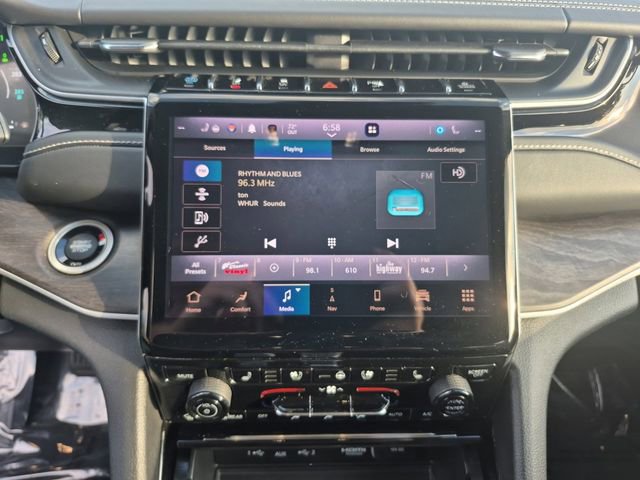 Used 2022 Jeep Grand Cherokee Limited 4xe w/ Luxury Tech Group II AWD/4WD image 15