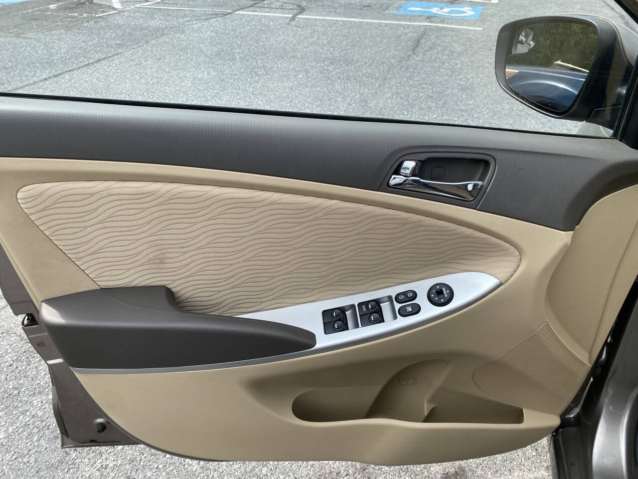 Used 2014 Hyundai Accent GLS w/ Option Group 2 FWD image 10