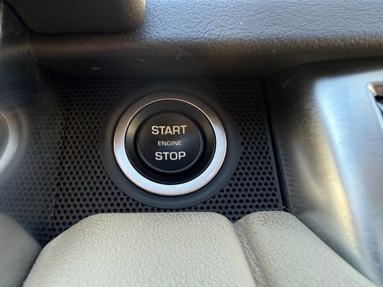 Used 2019 Land Rover Range Rover Sport SE image 37