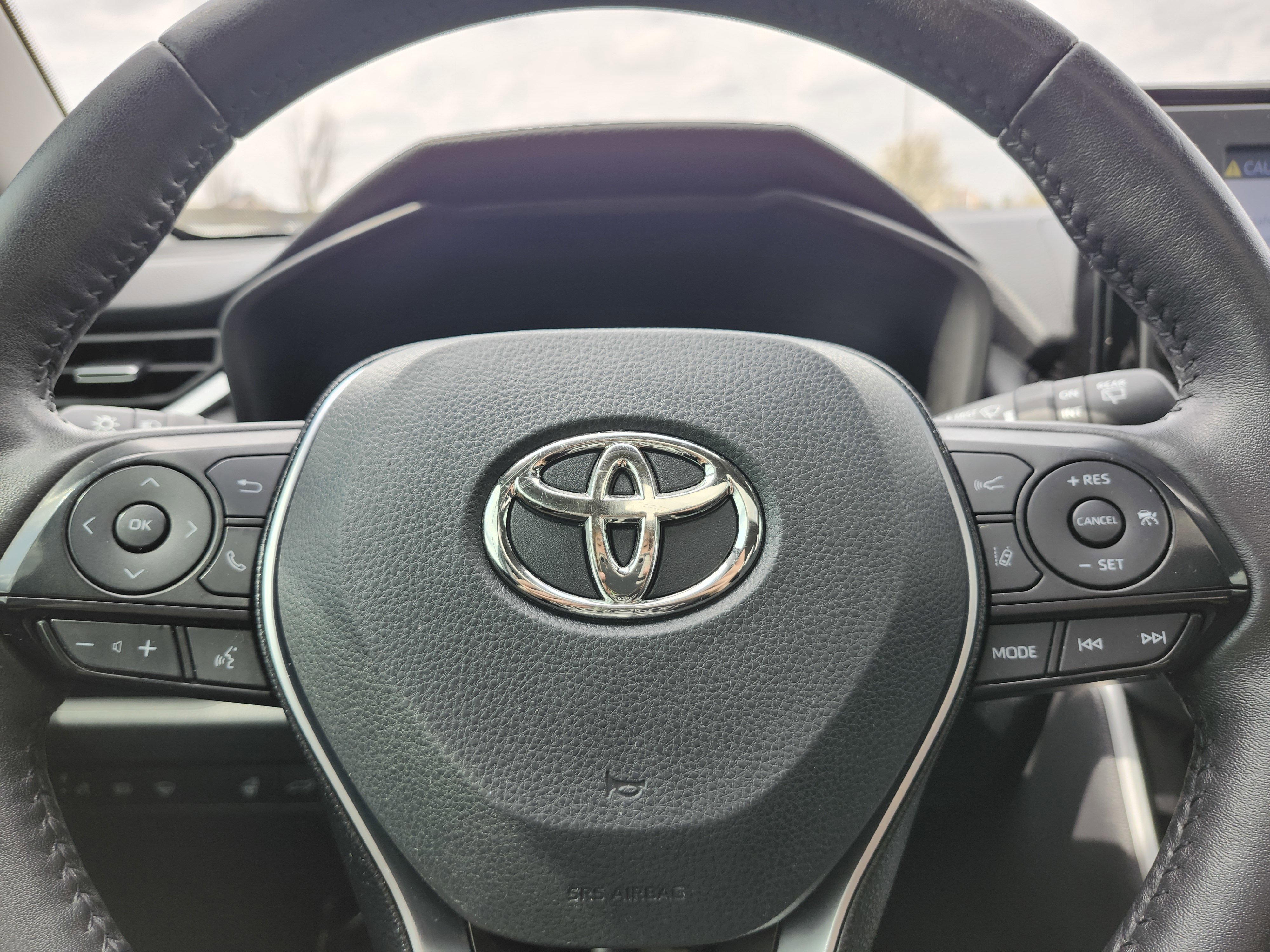 Used 2021 Toyota RAV4 XLE Premium image 30