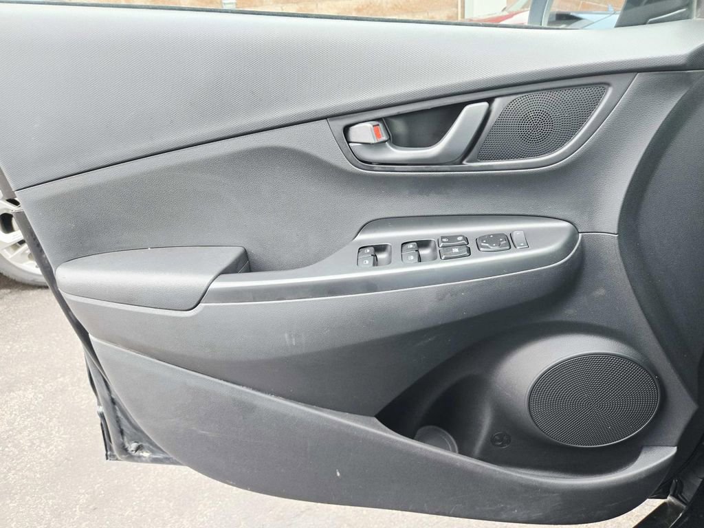 Used 2023 Hyundai Kona SEL image 31