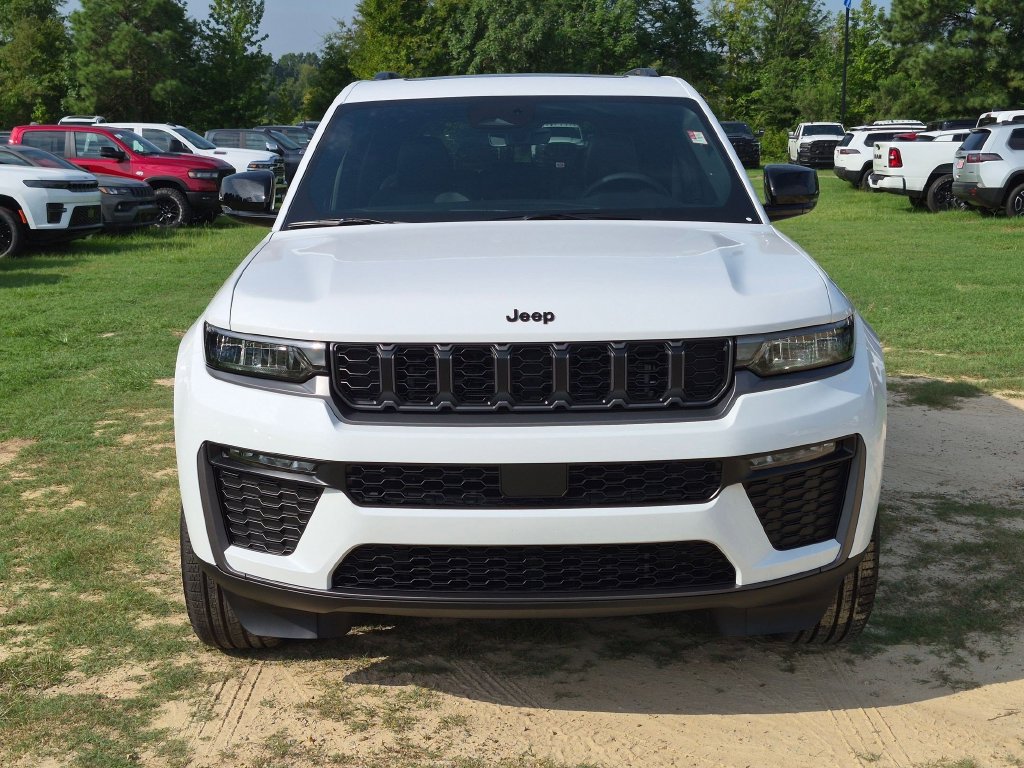 New 2026 Jeep Grand Cherokee Limited w/ Limited Altitude Package AWD/4WD image 3