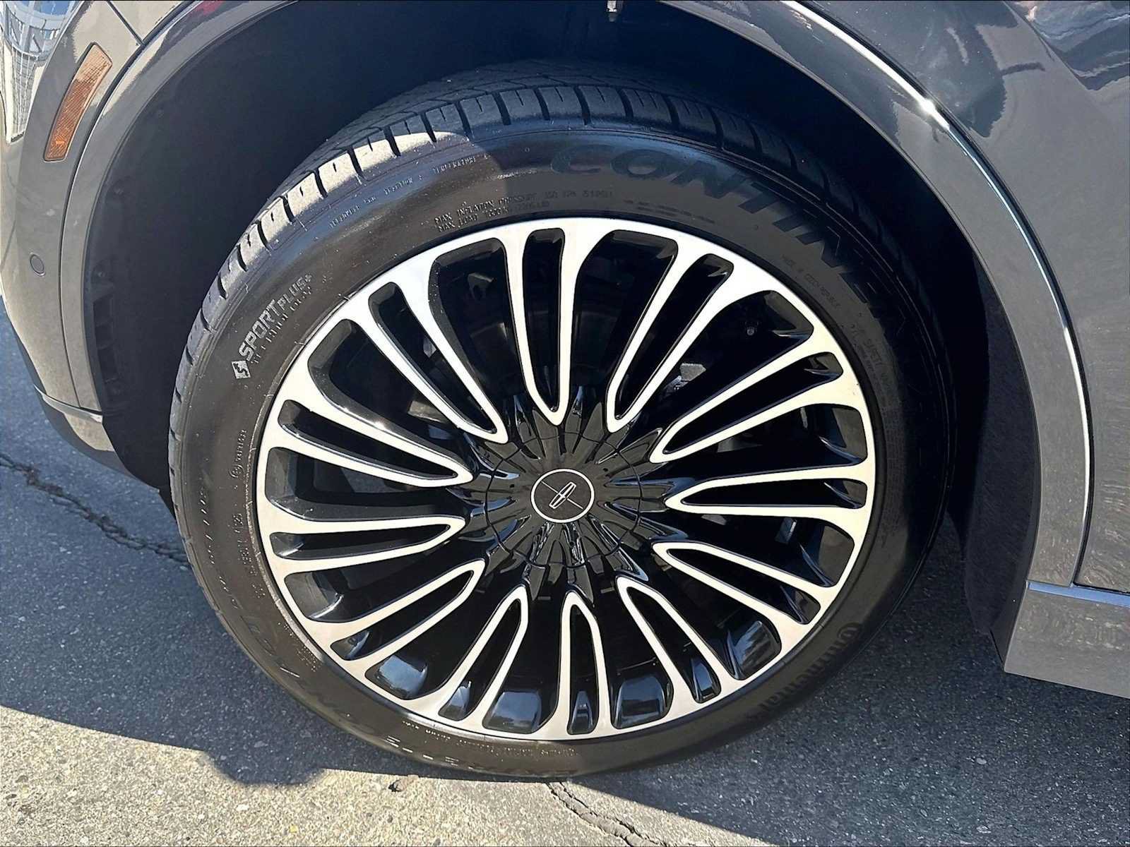 Used 2023 Lincoln Aviator Black Label AWD/4WD image 11