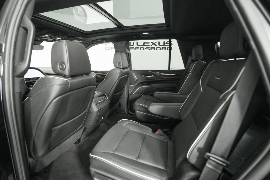 Used 2023 Cadillac Escalade Premium Luxury AWD/4WD image 13