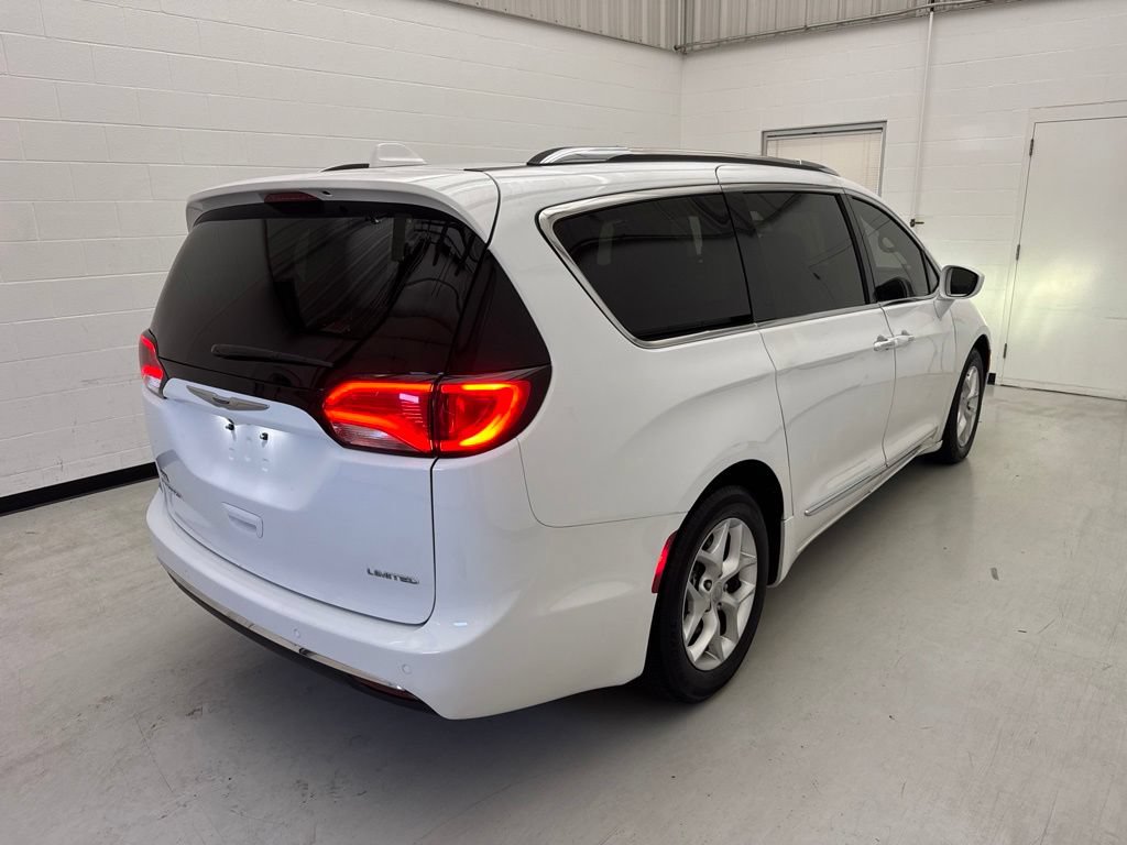 Used 2020 Chrysler Pacifica Limited FWD image 9