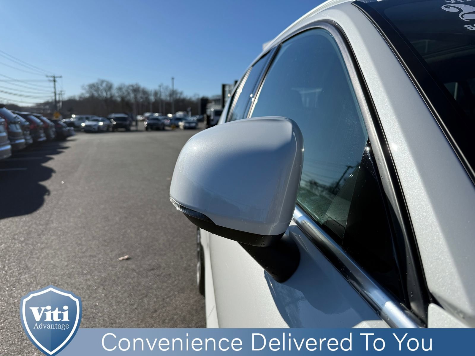 Certified 2024 Volvo XC40 B5 Ultimate w/ Protection Package Premier image 10