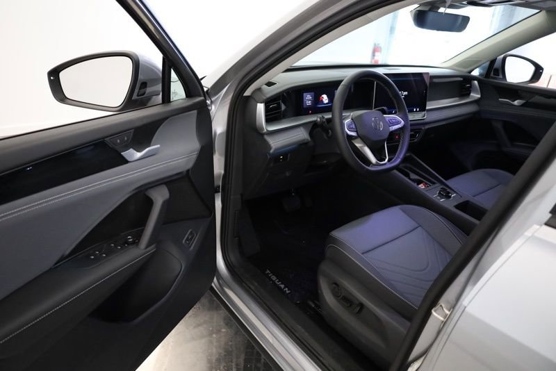 New 2026 Volkswagen Tiguan SE AWD/4WD image 9